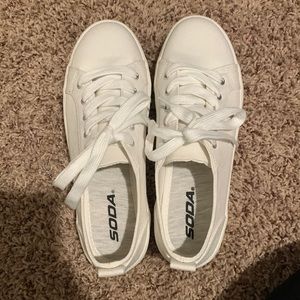 White platform sneakers size 7